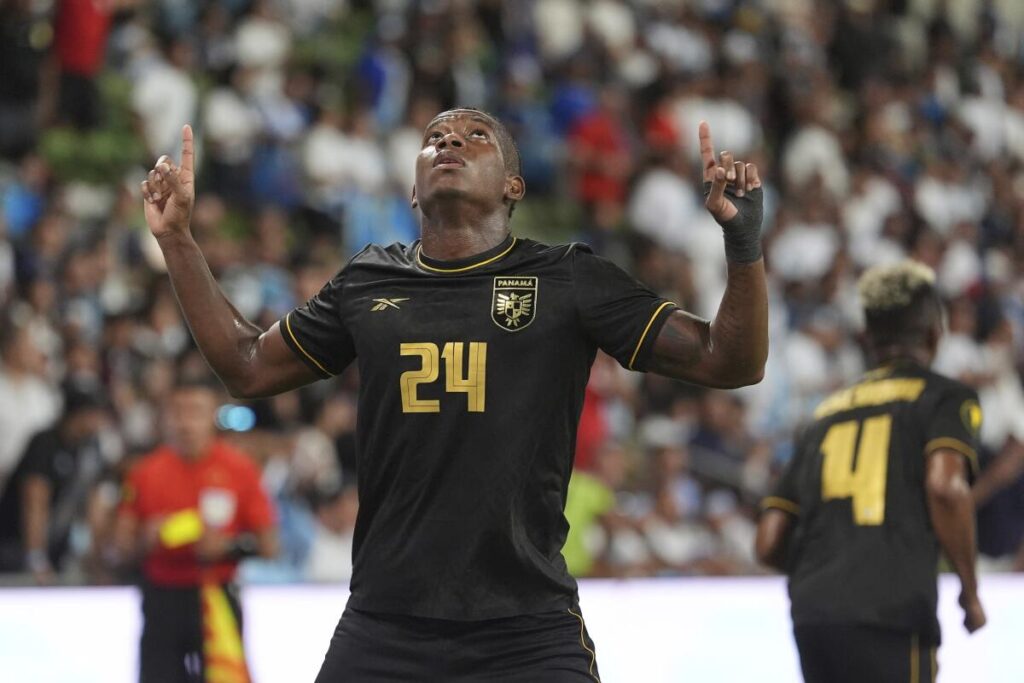 Koneksi Hangat Pemain dan Suporter Tomas Rodriguez Panama